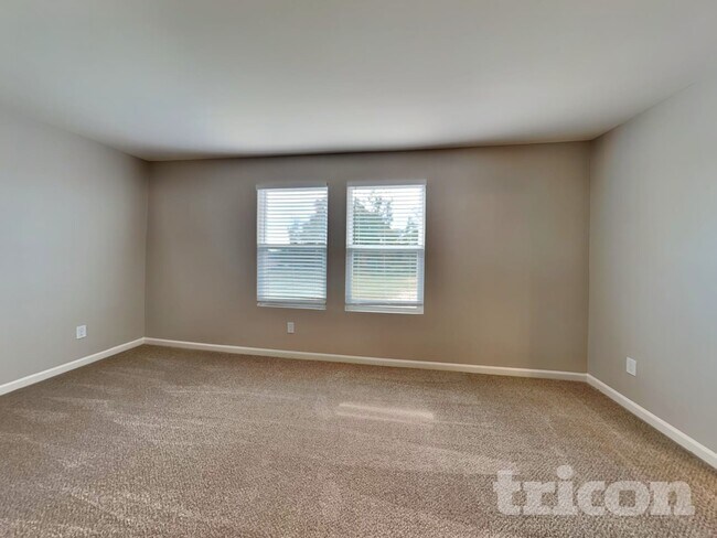 Building Photo - 109 Hyde Pk