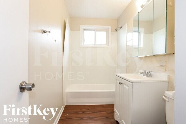 Building Photo - 4561 W 84th Pl