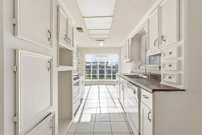 Building Photo - 11202 Sagehill Dr