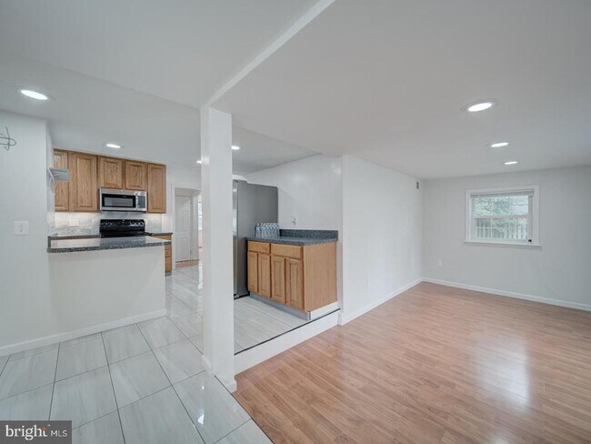 Building Photo - 6625 Harrison Ln
