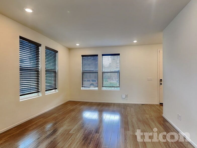 Building Photo - 21895 E Radcliff Cir