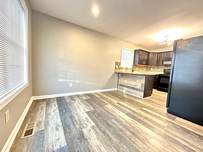 Building Photo - 1192 Meachem Dr