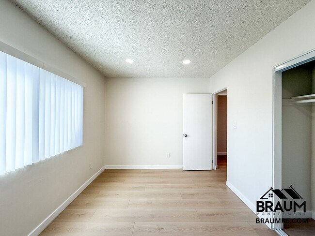 Building Photo - 4636 Laurel Canyon Blvd