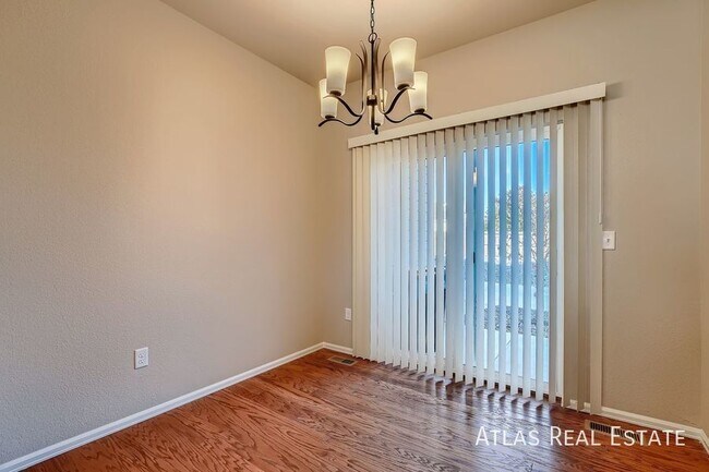 Building Photo - 708 Finch Dr