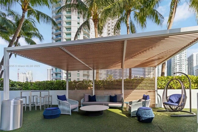 Building Photo - 90 SW 3rd St