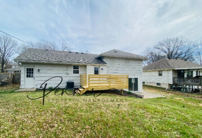 Building Photo - 6718 N Bales Ave