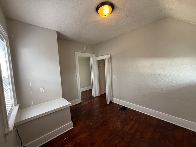 Building Photo - 4 Bedroom, 1.5 Bath Home – Swan Neighborho...