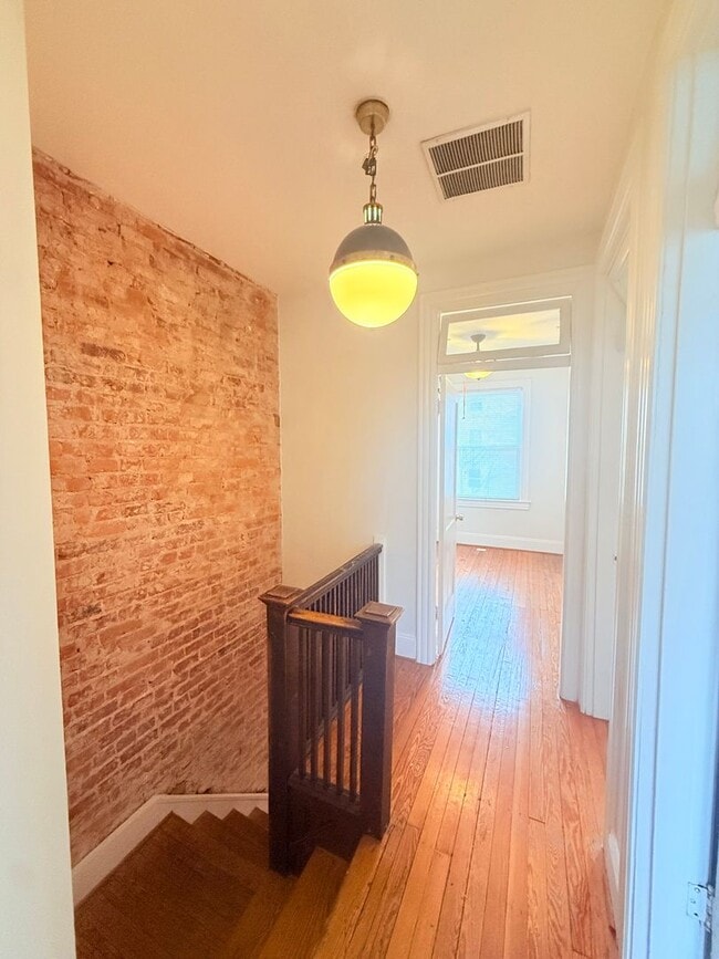 Building Photo - Eckington 3 Bedroom/ 2 Bath TH convenient to Metro  & Howard U