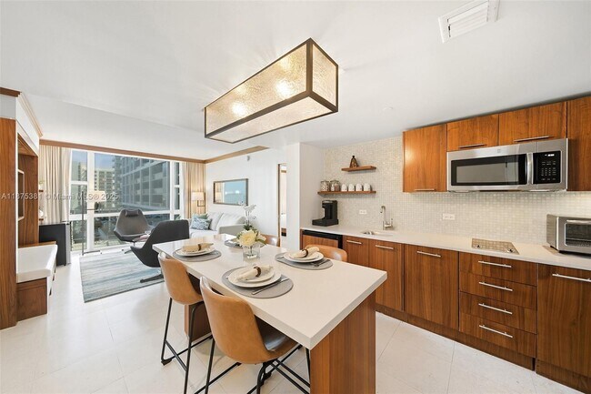 Building Photo - 6801 Collins Ave