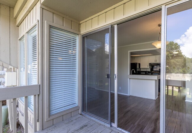 Building Photo - First floor condo available now! Pool views!
