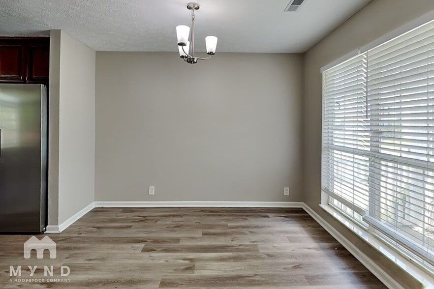 Building Photo - 3100 Creekview Ln