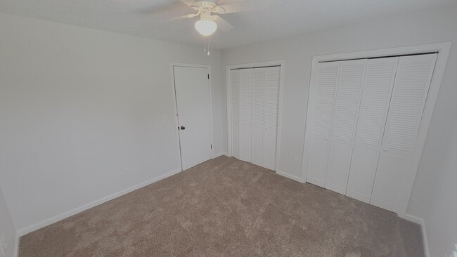 Building Photo - 301 Hickory Pl