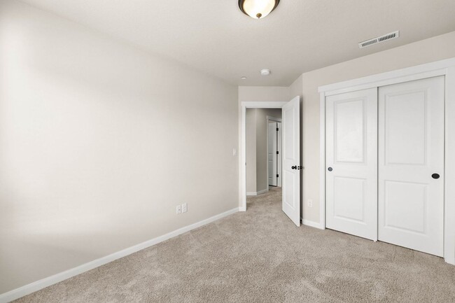 Building Photo - Luxury Townhome in Ridgefield