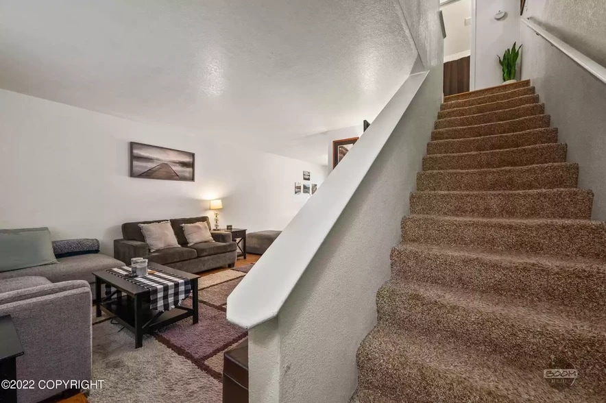 Building Photo - 301 N Spruce Dr