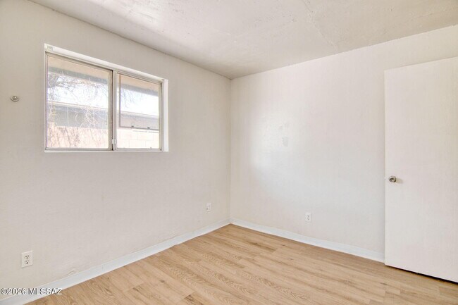 Building Photo - 5657 E 28th St