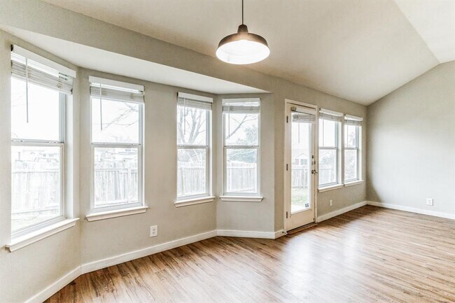 Building Photo - 313 Caladium Dr