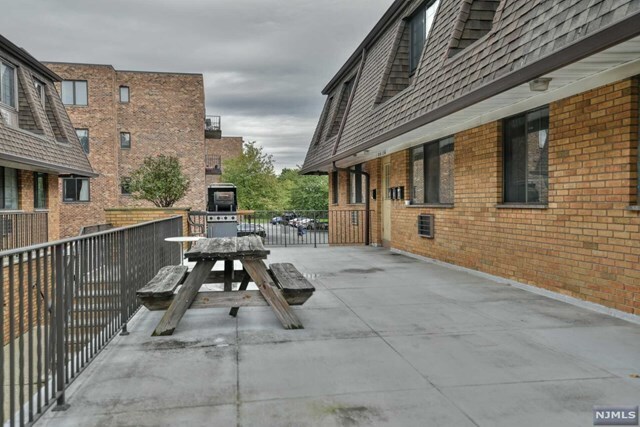 Building Photo - 8993-93 Teaneck Rd