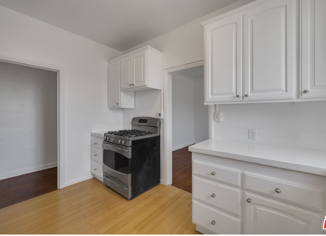 kitchen - 5119 W 21st St