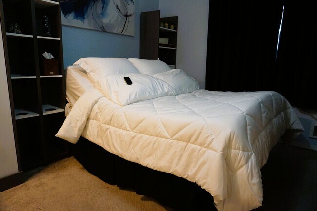 Building Photo - Furnished 2 bedroom Condo with view of Lake Union