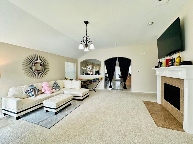 Building Photo - 4904 Bolero Ct
