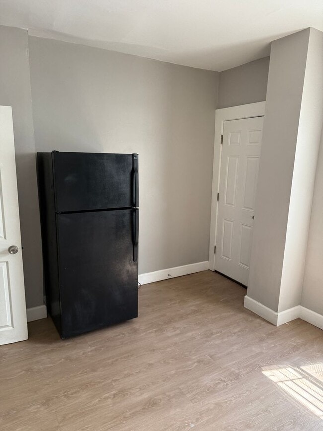 Building Photo - Three-bedroom Home In Baltimore