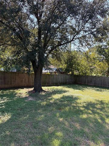 Building Photo - 2402 Leslie St