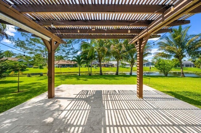 Building Photo - 14552 Larkspur Ln