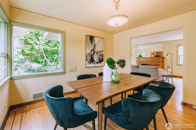 Building Photo - Charming 1940s Classic Brick Home