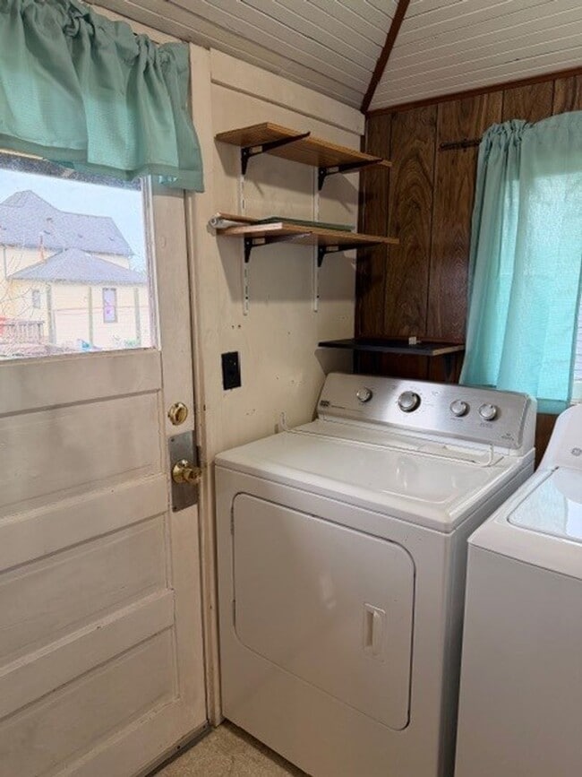 Building Photo - COZY 1 BED 1 BATH HOUSE