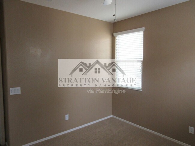 Building Photo - 2741 S Equestrian Dr