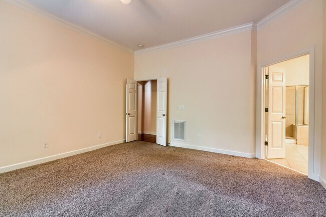 Building Photo - 4 Bedroom single family home in Chapel Hill