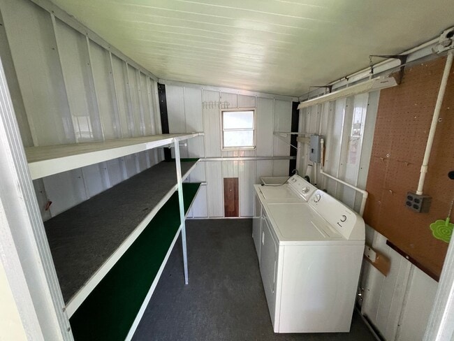 Building Photo - 2/2 in Harbour View Mobile Manor (40+)