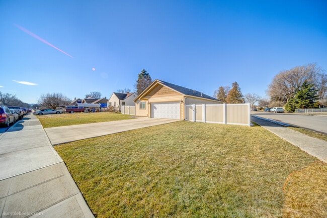 Building Photo - 1923 N Nelson St