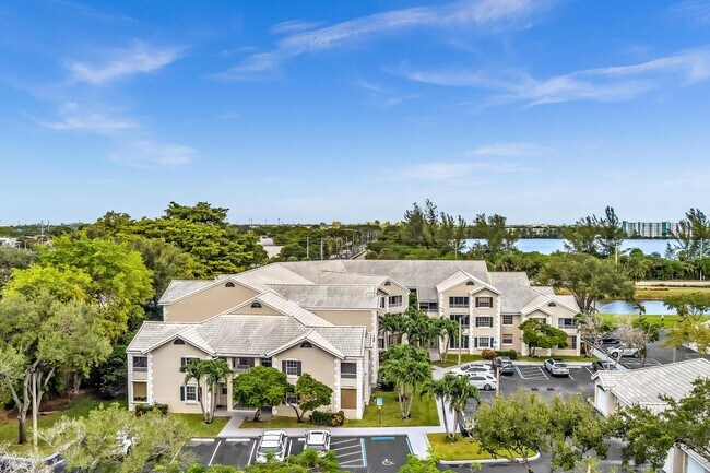 Building Photo - 2881 N Oakland Forest Dr