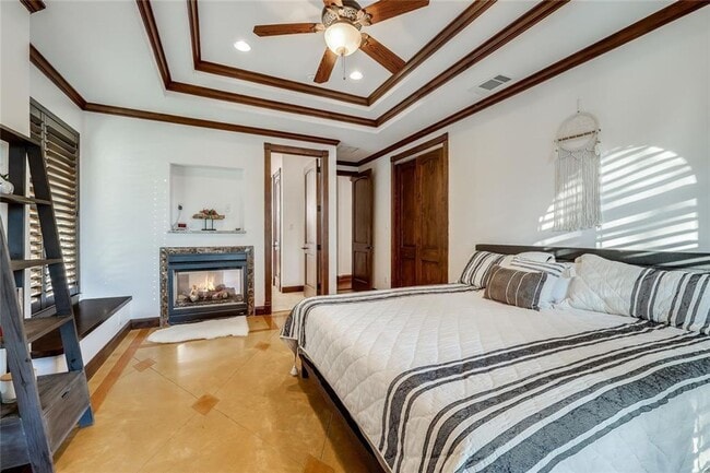 Building Photo - Luxury Tuscan Villa Retreat with Lake Views