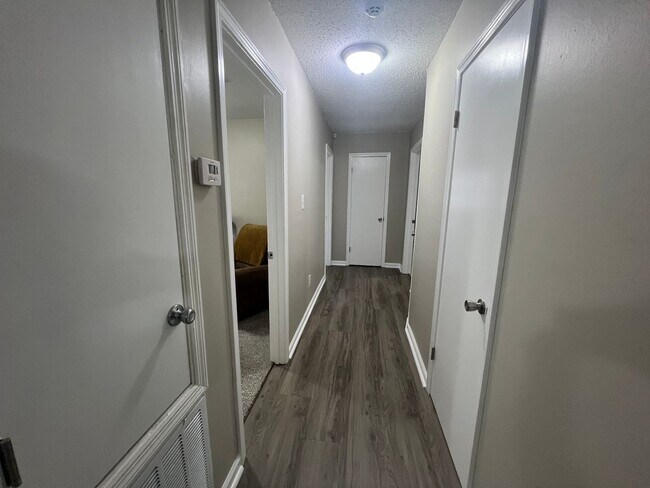 Building Photo - 3502 Willow Ln