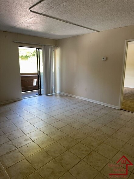 Primary Photo - 915 S Seminole Dr