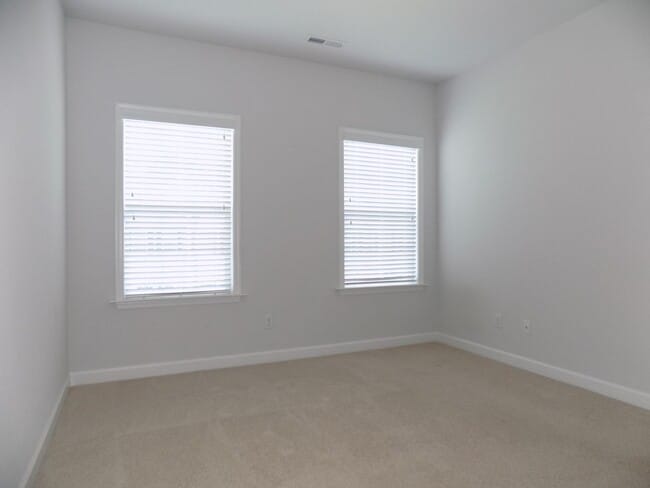 Building Photo - 121 Wineberry Wy