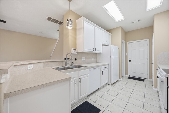 Building Photo - 8813 Elm Drake Ln