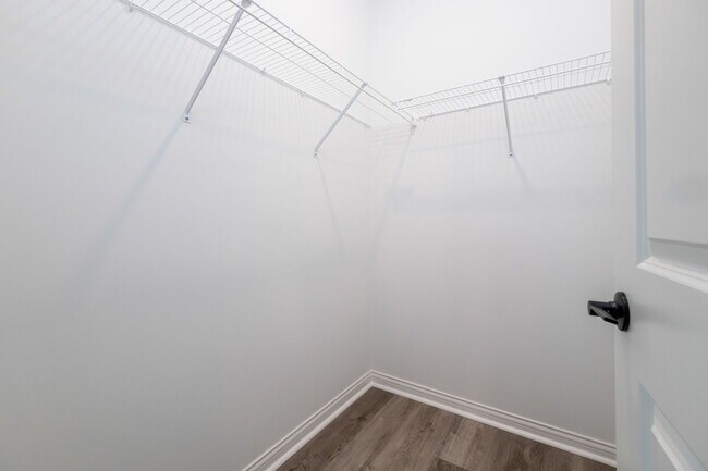 Building Photo - 867 Rosemary Ln