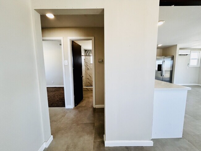 Building Photo - Quiet 2 bd House Surrounded by Open Desert