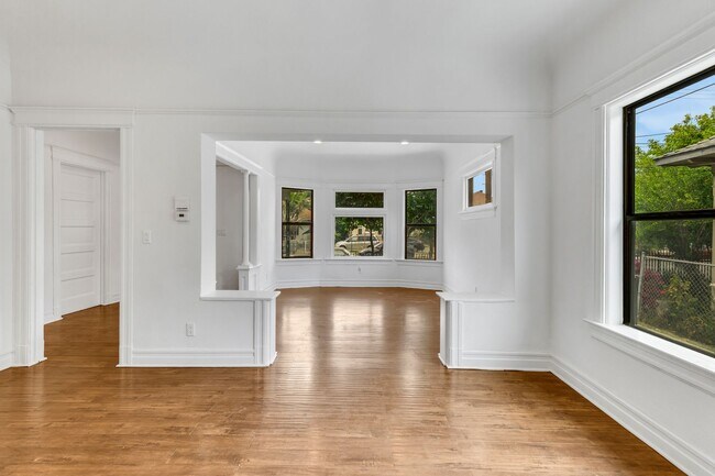 Building Photo - 1492 W 28th St