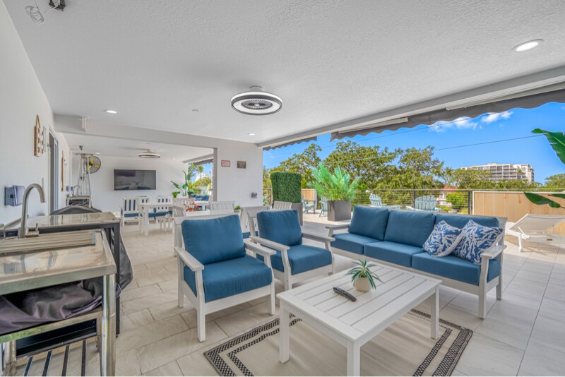 Building Photo - 527 N Garden Ave