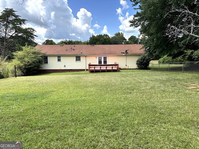 Building Photo - 405 Elder Rd