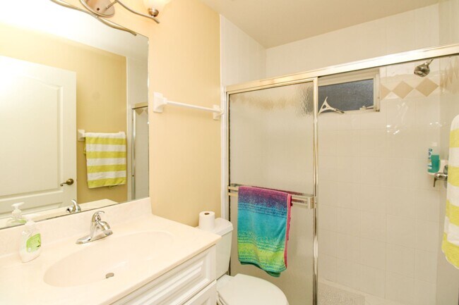 Building Photo - ** 4 BED-3 BATH PRIVATE SINGLE FAMILY POOL...