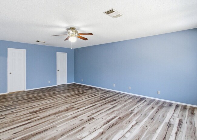 Building Photo - "Charming 3-Bed in Schertz with Spacious 2246 Sq Ft Layout!"