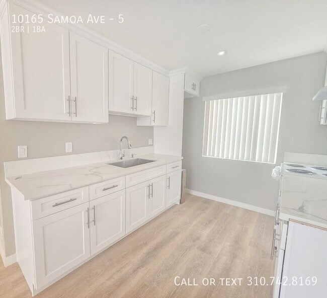 Building Photo - 10165 Samoa Ave