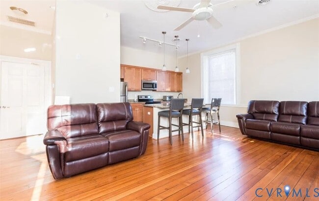 Building Photo - 1144 W Grace St