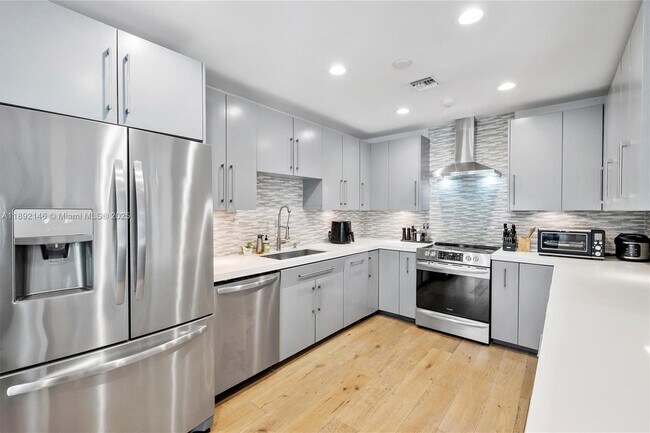 Building Photo - 1525 Mantua Ave