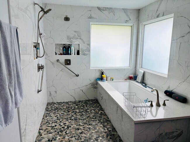 Building Photo - 708 Turnberry Cove S